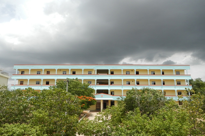 https://cache.careers360.mobi/media/colleges/social-media/media-gallery/2994/2018/9/24/Campus view of Sri Indu College of Engineering and Technology Ibrahimpatnam_Campus-view.JPG